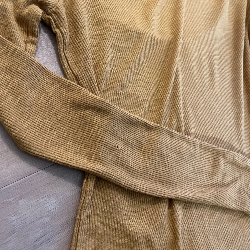 Forever 21 Honey / Mustard Yellow Ribbed Lightweight Long Sleeve Shirt, Small - Picture 8 of 9